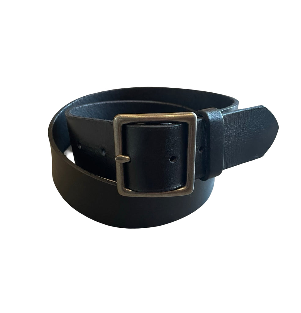 designer dress belt subtle logo square buckle brushed finish 32mm GUCCI Reversible With G Buckle, Size 120, Black, Leather With a timeless design Belt Black Suede |